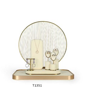 Nouveau métal doré haut de gamme outre ensemble d'affichage de bijoux en velours blanc pour vitrine d'affichage