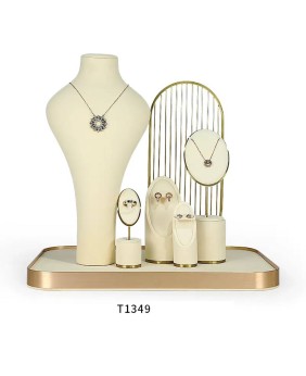 Conjunto de exibição de vitrine de joias de veludo branco de metal dourado de alta qualidade