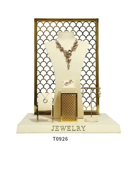 Tout nouvel ensemble d'affichage de bijoux en velours blanc cassé en métal doré au détail à vendre