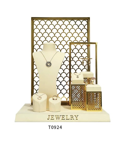Tout nouvel ensemble d'affichage de vitrine de bijoux en velours blanc cassé en métal doré