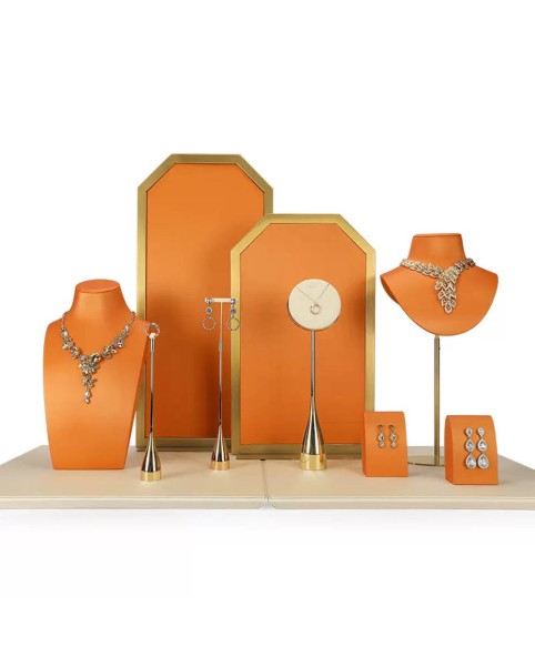 Luksusowy stojak na naszyjniki ze skóry pomarańczowej