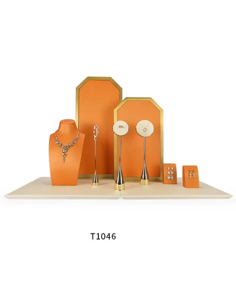 Luxuriöses Einzelhandels-Schmuck-Display-Set aus orangefarbenem Leder für die Vitrine