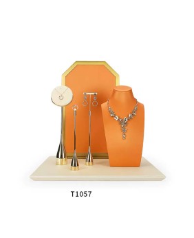 Set di espositori per vetrine per gioielli in pelle arancione al dettaglio in metallo dorato