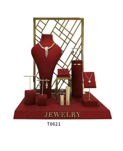 Juego de exhibición de joyería de terciopelo rojo de metal dorado de lujo a la venta
