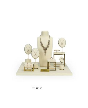 Ensemble d'affichage de bijoux en velours blanc cassé, vente au détail de luxe