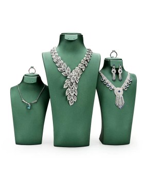 Busto de exhibición de collar de terciopelo verde premium a la venta