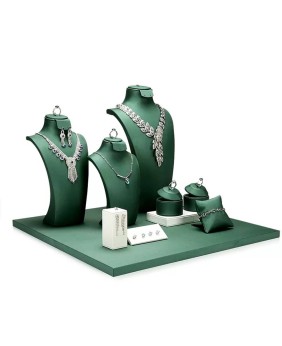 Premium-Halskette aus grünem Samt zum Verkauf