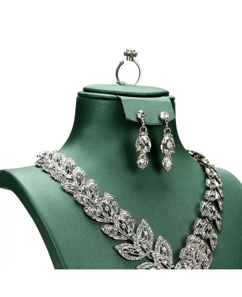 Busto con esposizione di collana in velluto verde premium in vendita