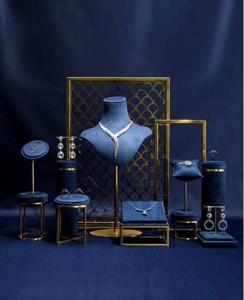 Na sprzedaż luksusowy złoty metalowy granatowy aksamitny stojak na kolczyki