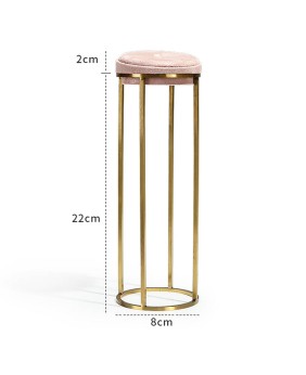 Soporte de exhibición de anillo alto de terciopelo rosa de metal dorado premium