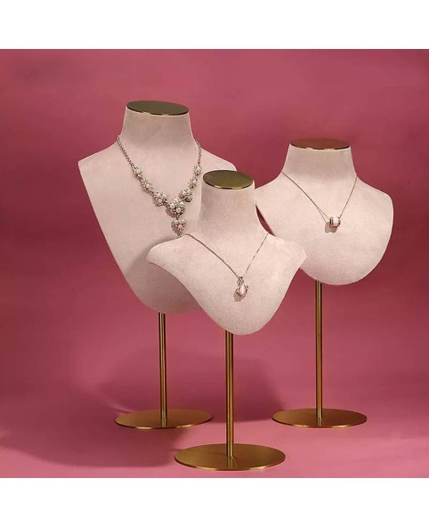 Tampilan Kalung Perhiasan Beludru Merah Muda Mewah untuk Dijual