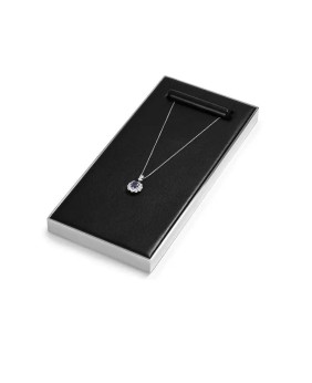 Bandeja de exibição de colar com acabamento em prata de couro preto premium de luxo