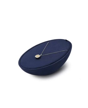 Soporte de exhibición de collar ovalado de terciopelo azul marino a la venta