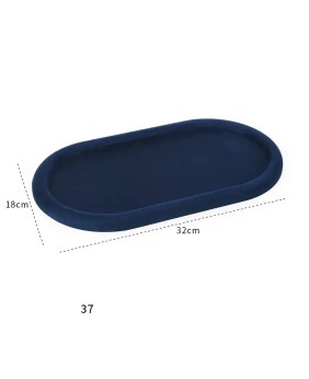 Luxe marineblauw fluwelen sieradenpresentatieblad met ronde uiteinden te koop