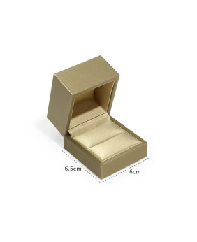 Caja de regalo de cuero dorado de lujo para joyería, caja de embalaje para anillos a la venta