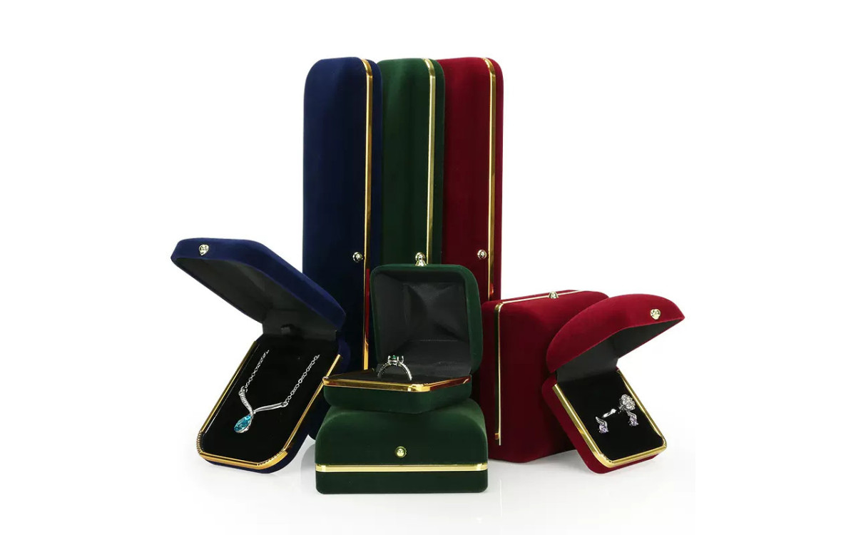 Custom Jewelry Boxes to Enhance Art of Gift