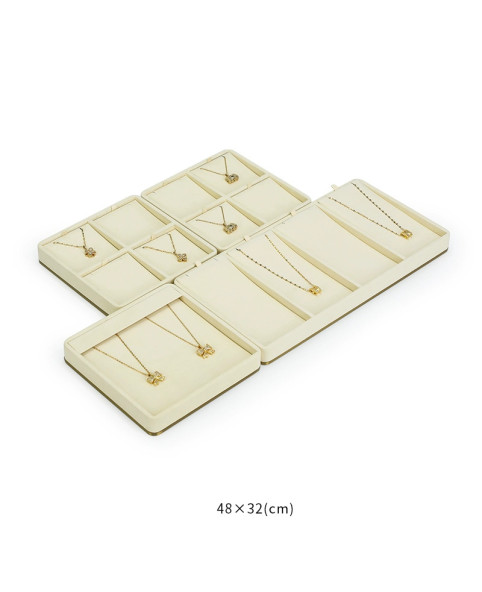 Ensemble de plateaux de présentation de bijoux de luxe en velours blanc cassé avec base dorée à vendre
