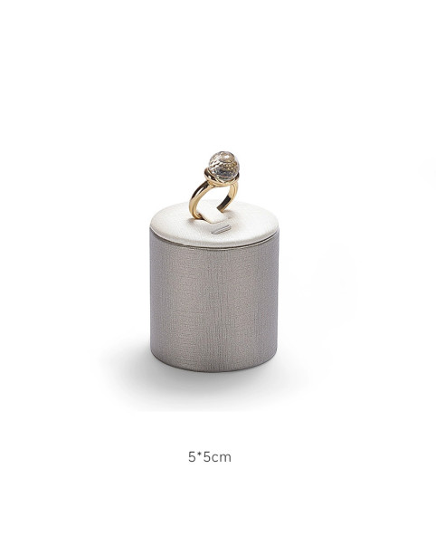 Luxe nieuwe witte en zilveren leren ring displaystandaard