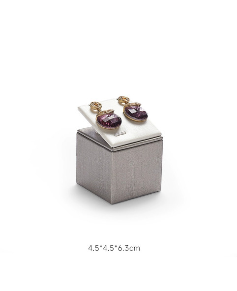 Présentoir de boucles d'oreilles en cuir blanc et argent neuf