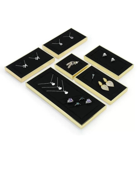 Plateaux d'affichage de bijoux en velours noir avec garniture dorée