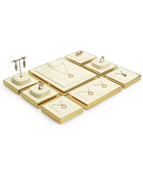 Nouveau Plateaux d'exposition de bijoux en velours blanc cassé, garniture dorée Nouveau Plateaux d'exposition de bijoux en velours blanc cassé, garniture dorée