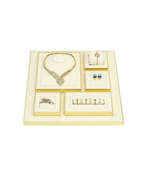 Vente de plateaux d'affichage de vitrine de bijoux en velours blanc cassé avec bordure dorée