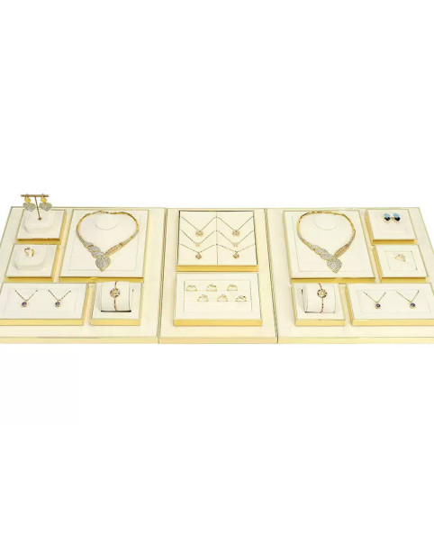 Vassoi espositivi per vetrina di gioielli in velluto bianco con finiture in oro di lusso
