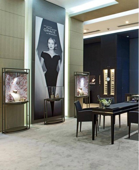 High End Luxury Jewelry Table Display