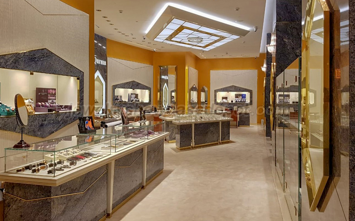 Key Features For The Ultimate Watch Display Cabinets