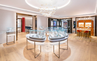 jewelry store showcase