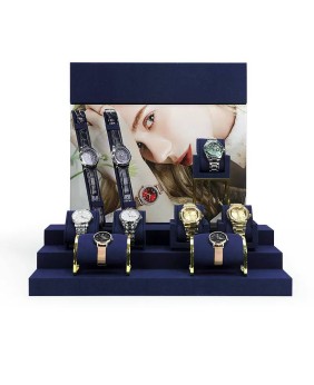 Nuovi kit di visualizzazione per orologi in metallo dorato in velluto blu navy di lusso in vendita