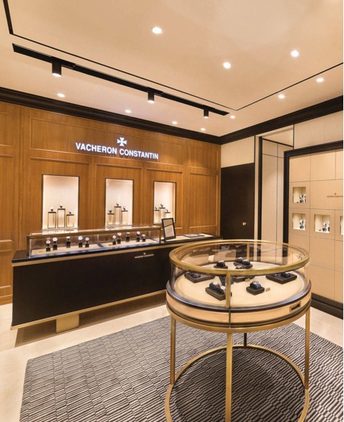 Prezentacja luksusowego sklepu z drewnianymi zegarkami