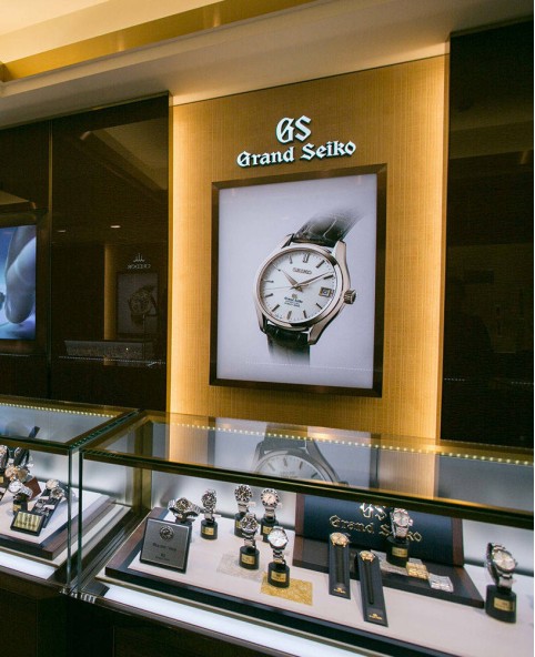 Projekt luksusowego drewnianego sklepu z zegarkami
