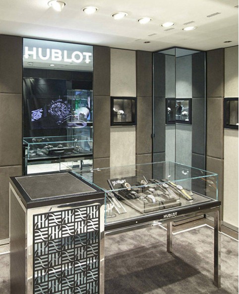 Design de exibição de loja de relógios de madeira de luxo